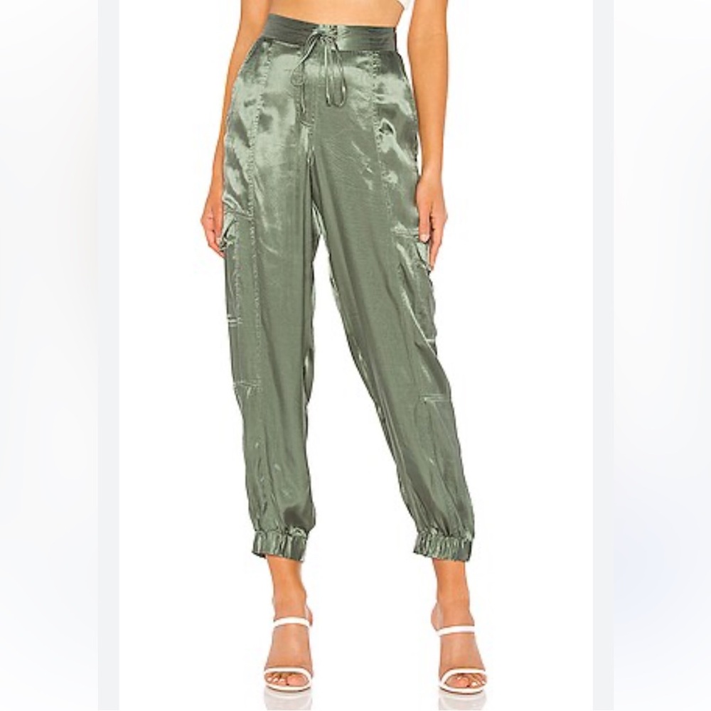 Soft Satin Cargo Jogger Pant in
Sage Vine
1. STATE
Color: Sage Vine‎